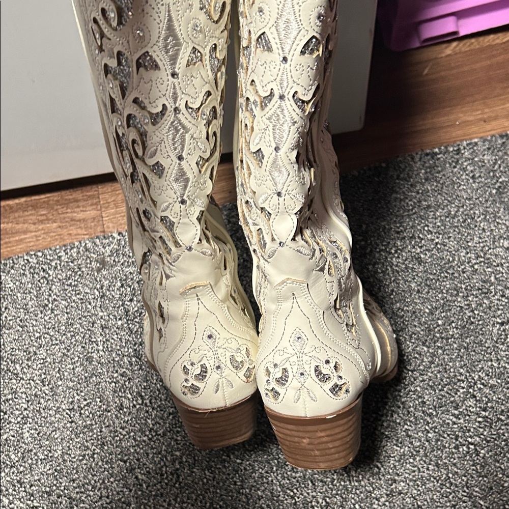 White Sparkly Western Boots - Picture 3 of 6